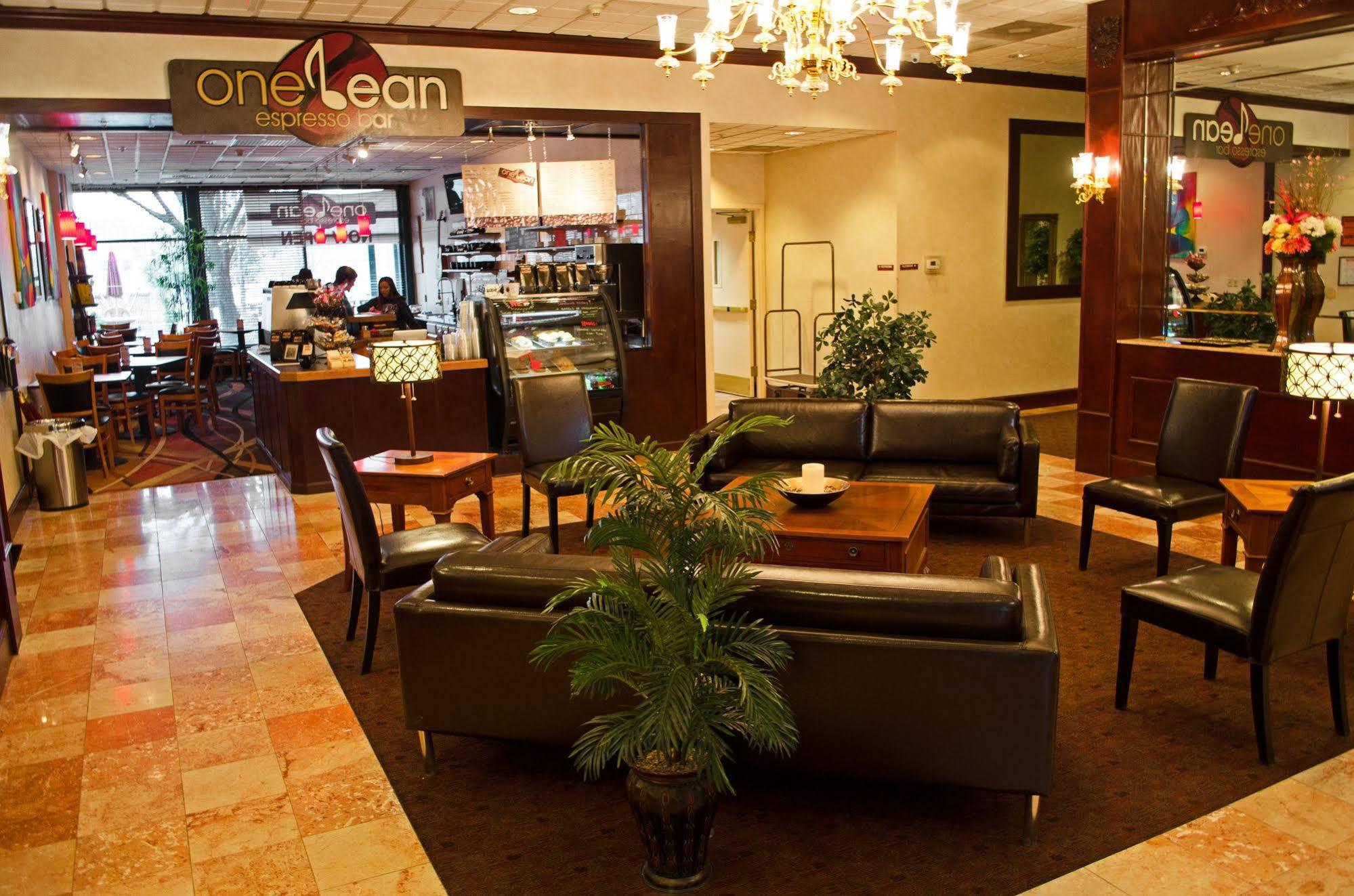 Clarion Hotel&Suites University-Shippensburg Exterior foto