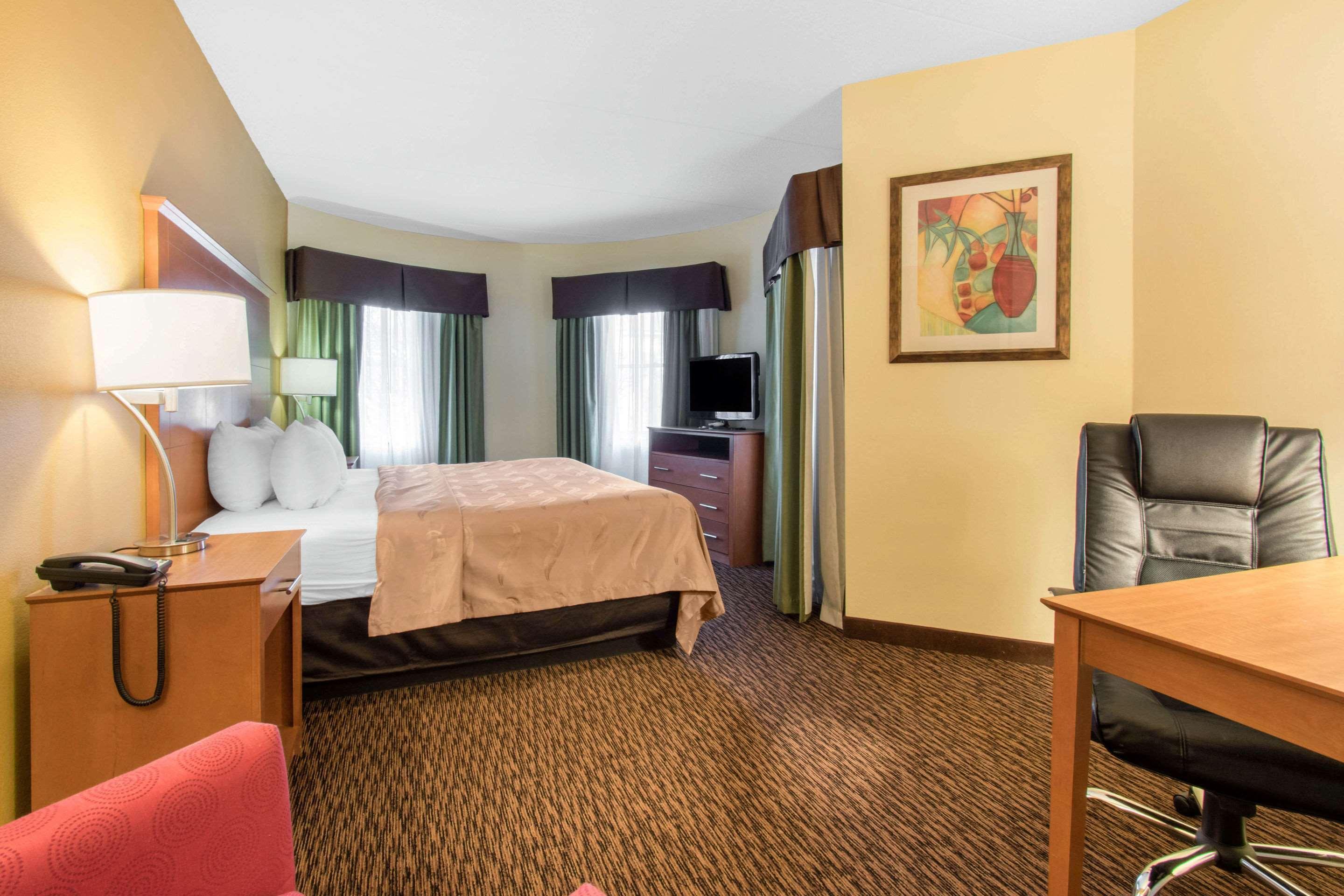 Clarion Hotel&Suites University-Shippensburg Exterior foto