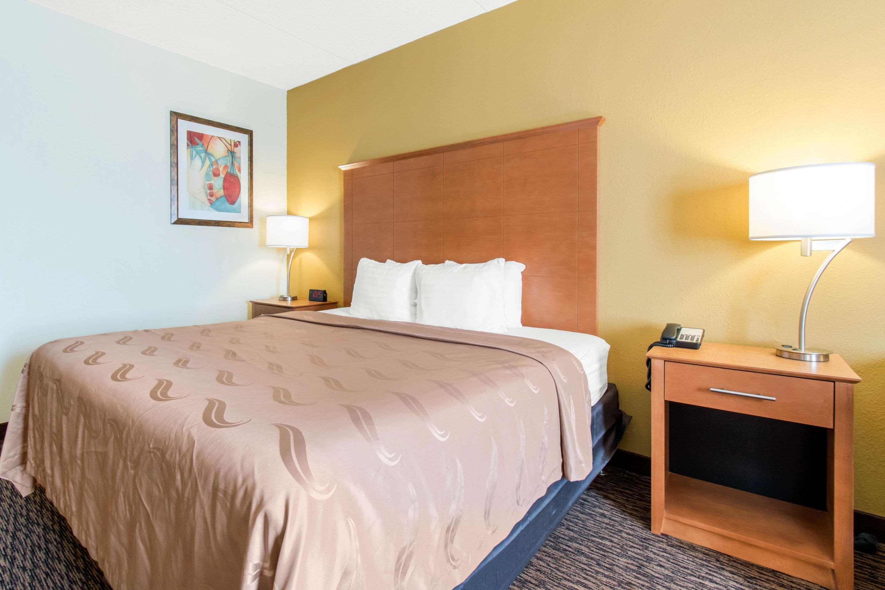 Clarion Hotel&Suites University-Shippensburg Exterior foto