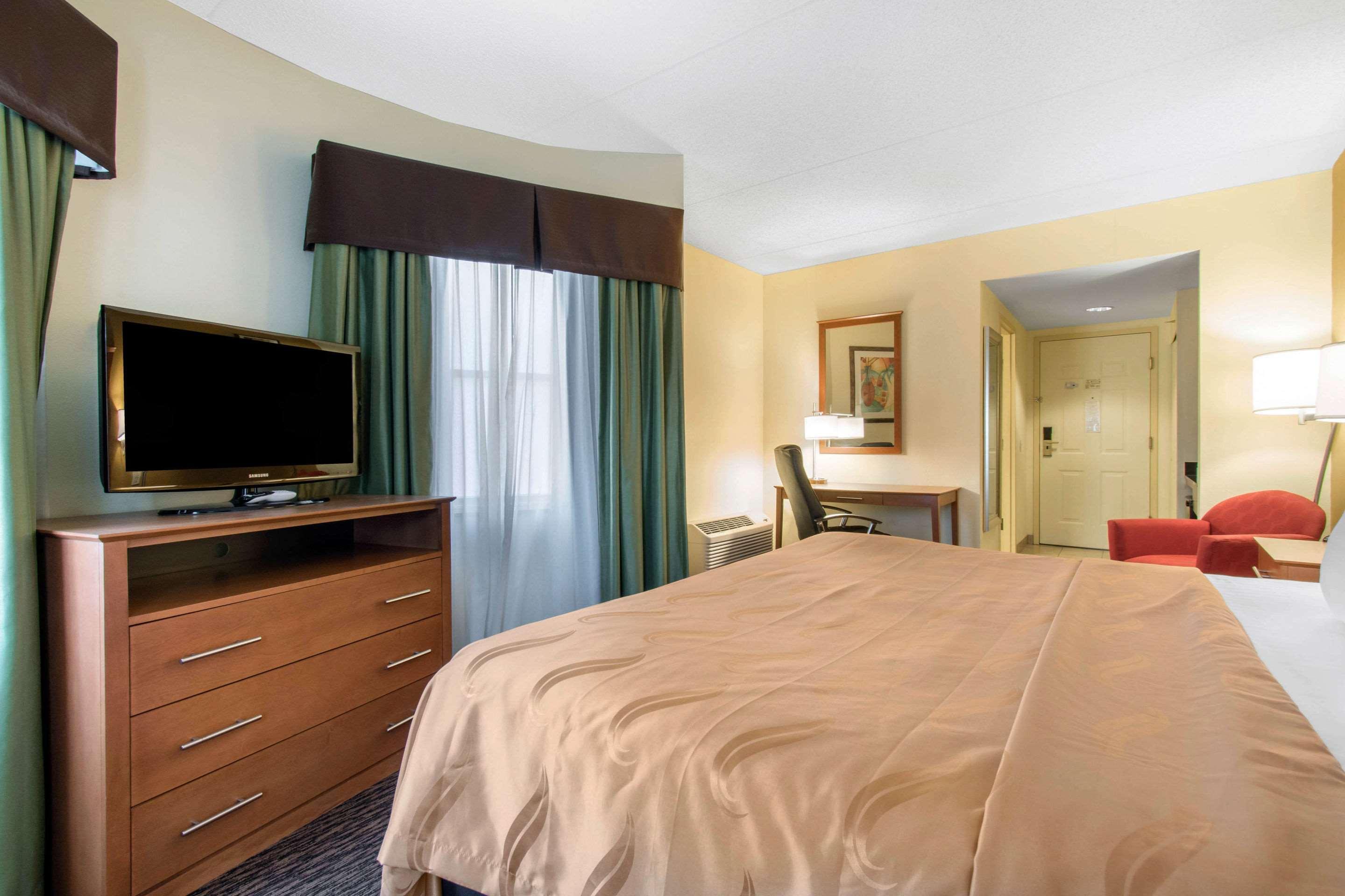 Clarion Hotel&Suites University-Shippensburg Exterior foto