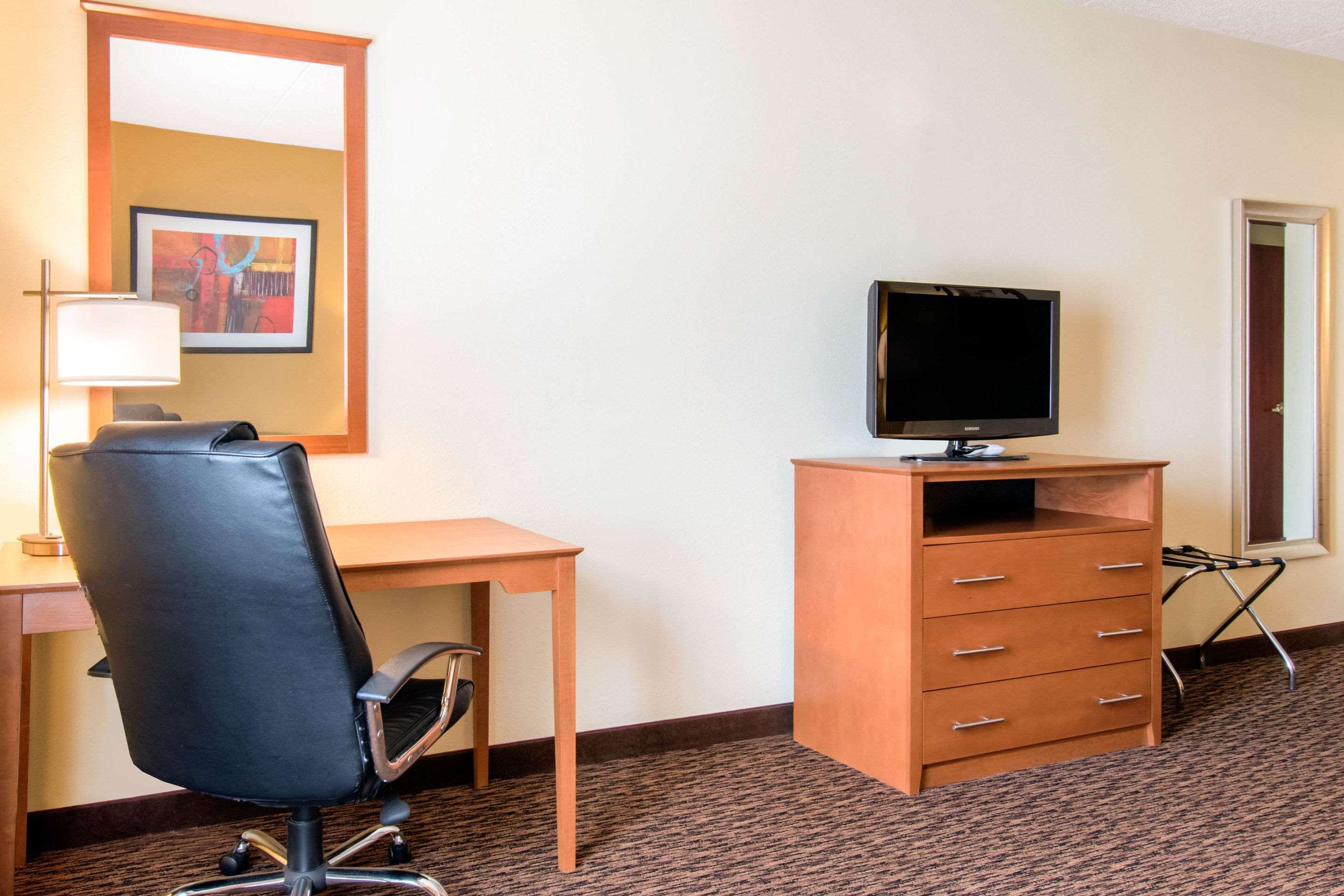 Clarion Hotel&Suites University-Shippensburg Exterior foto