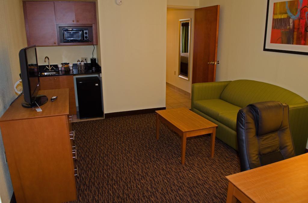 Clarion Hotel&Suites University-Shippensburg Exterior foto
