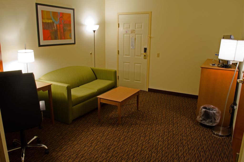 Clarion Hotel&Suites University-Shippensburg Exterior foto