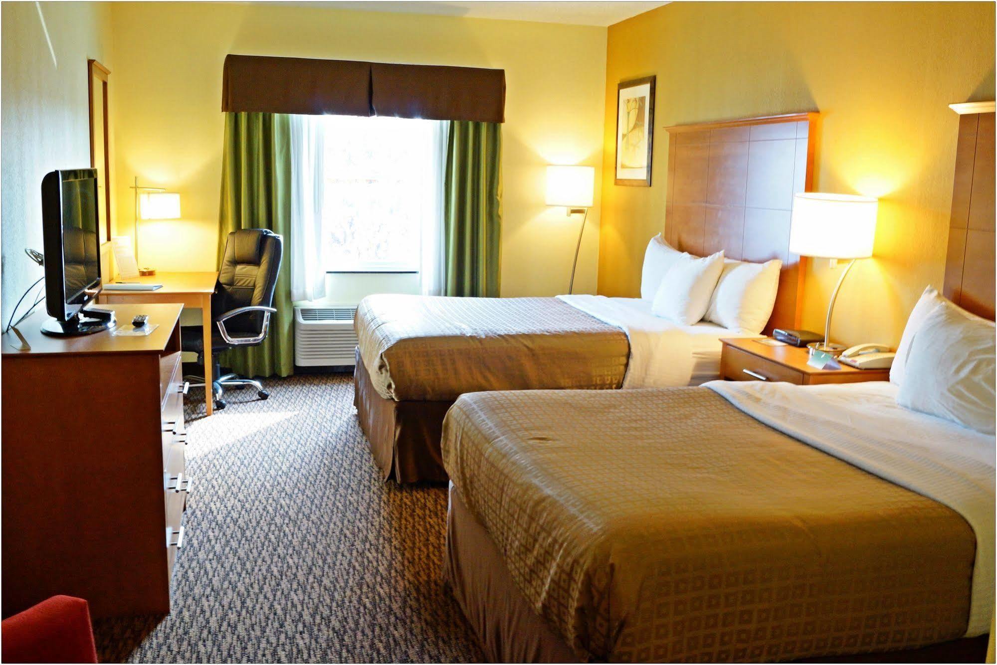Clarion Hotel&Suites University-Shippensburg Exterior foto