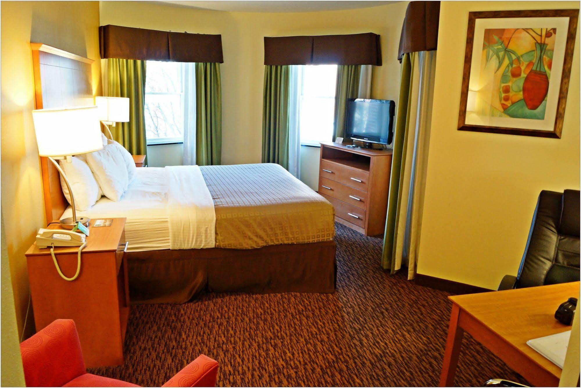Clarion Hotel&Suites University-Shippensburg Exterior foto